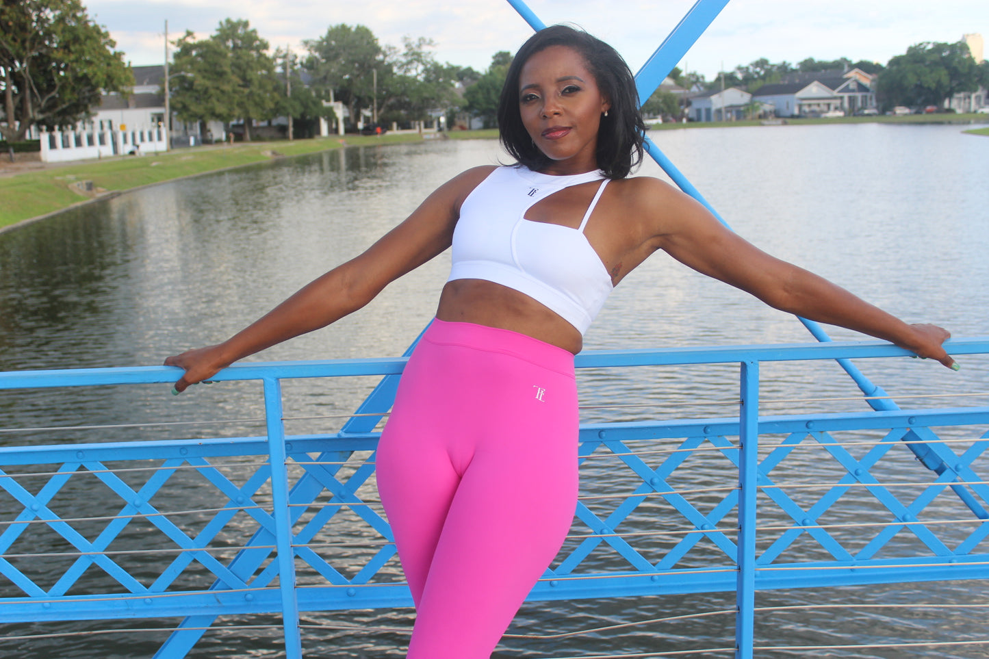 LUXE V-Back Leggings
